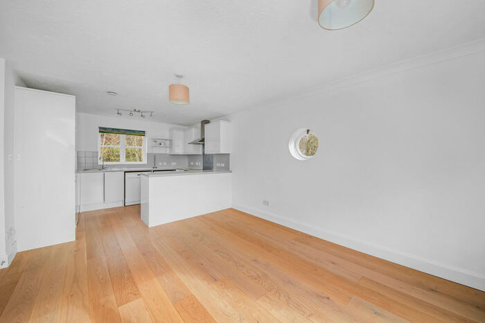 2 Bedroom Flat To Rent In St. Josephs Vale, London, SE3