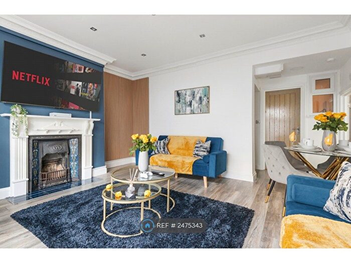 2 Bedroom Flat To Rent In Danbury Street, London, N1