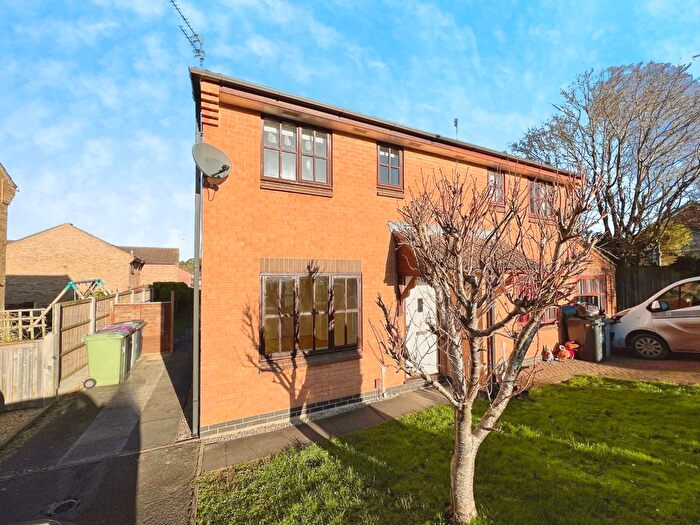 3 Bedroom Semi-Detached House For Sale In Sunningdale, Grantham, Grantham, NG31