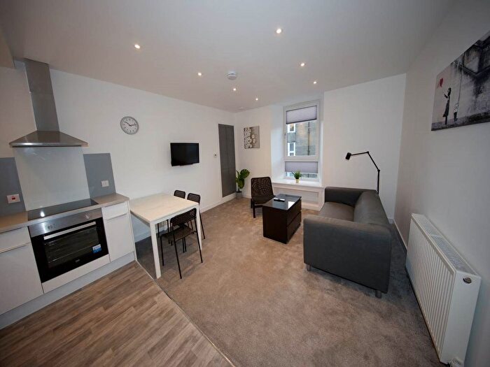 2 Bedroom Flat To Rent In Hilltown, Dundee, DD3