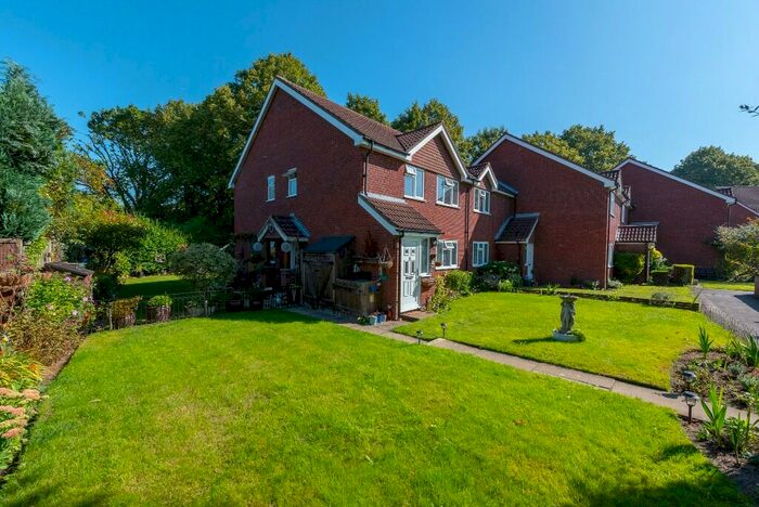 2 Bedroom Maisonette To Rent In Meadowbank Road, Lightwater, Surrey, GU18