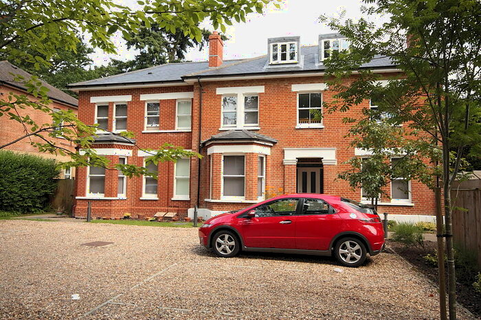 1 Bedroom Flat To Rent In Broomhall Road, Woking, GU21