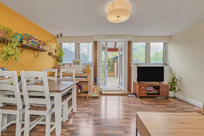 3 Bedroom Property For Sale In Charlotte Despard Avenue, London, SW11