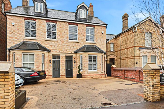 4 Bedroom Semi Detached House For Sale In Lansdowne Road, Bedford, Bedfordshire, MK40