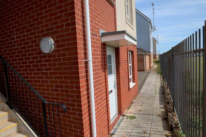 1 Bedroom Apartment To Rent In Putnam Drive, Lincoln, LN2