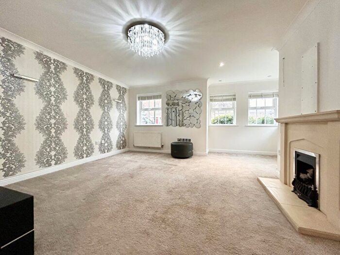 5 Bedroom House To Rent In Park Cliff Road, Ingress Park, Greenhithe, DA9