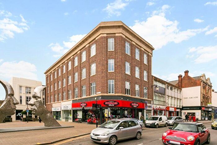 1 Bedroom Flat To Rent In Silver Street, Bedford, Bedfordshire, MK40