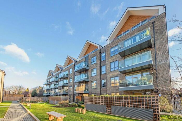 2 Bedroom Flat To Rent In Antoinette Close, Kingston Upon Thames, KT1