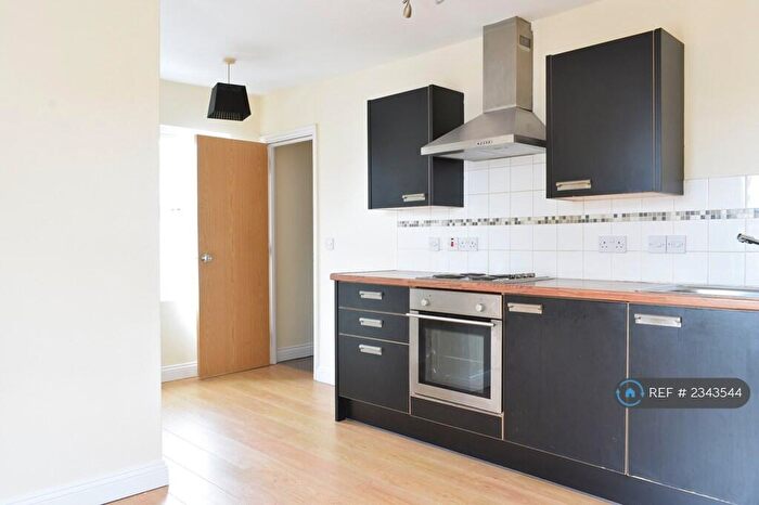 2 Bedroom Flat To Rent In Two Mile Hill Road, Bristol, BS15