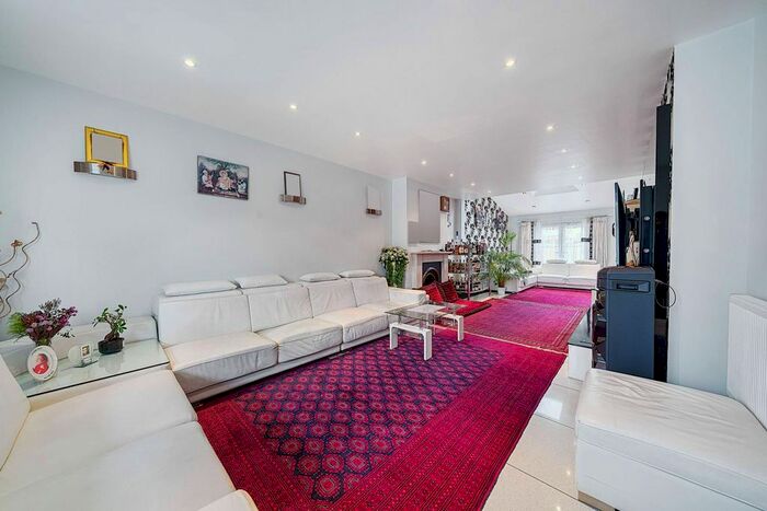 5 Bedroom Semi-Detached House To Rent In Heston Road, Heston, Hounslow, TW5