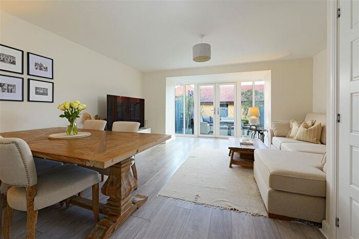 4 Bedroom Semi-detached House For Sale In Sunshine Corner Avenue, Aylesham, CT3