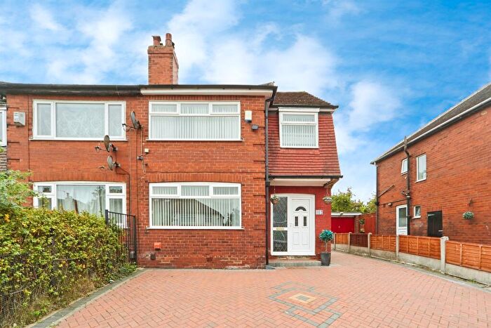 5 Bedroom Semi-Detached House For Sale In Hetton Road, Leeds, LS8