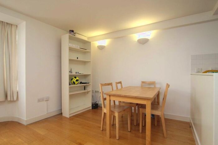 1 Bedroom Flat To Rent In Red Lion Street, Richmond, TW9