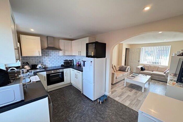 2 Bedroom Property To Rent In Plantagenet Court, Nottingham, NG3