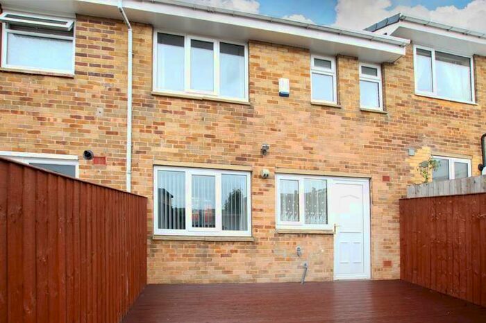 2 Bedroom House To Rent In Windsor Road Batley, WF17