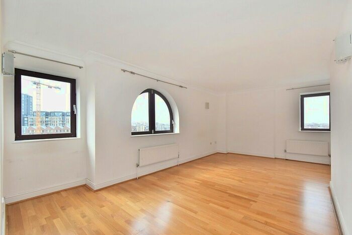 2 Bedroom Flat To Rent In William Morris Way, Fulham, SW6