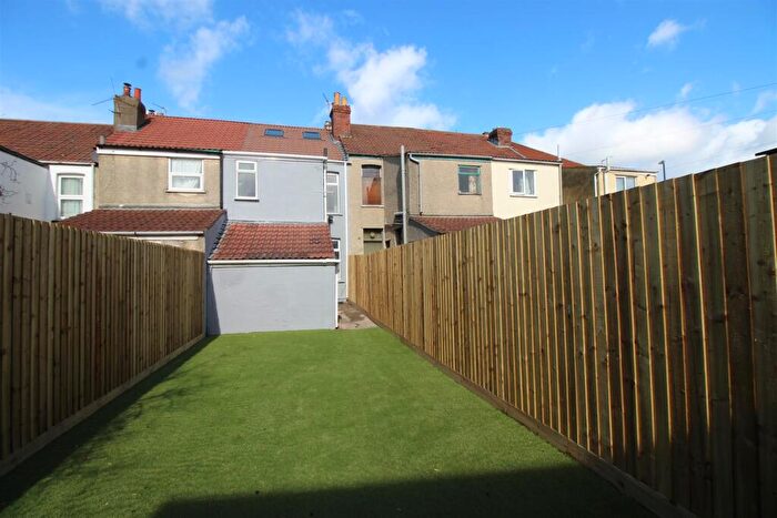 5 Bedroom House To Rent In Whitehall Road, Bristol, BS5