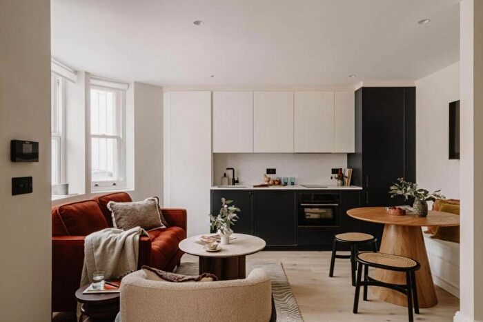 Studio To Rent In Tavistock Road, W11