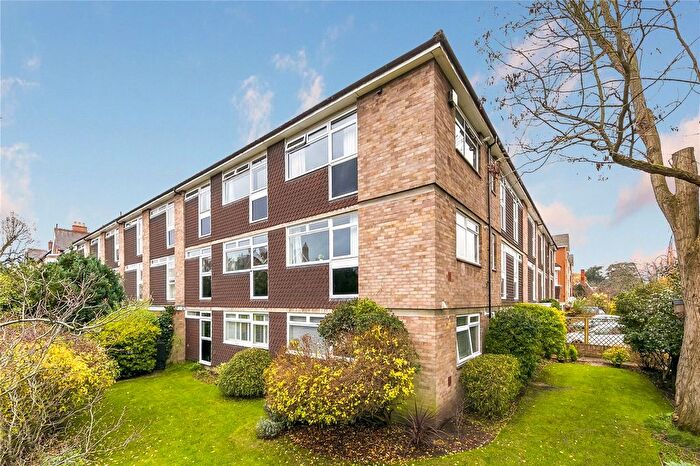 2 Bedroom Flat For Sale In The Avenue, Kew, Surrey, TW9