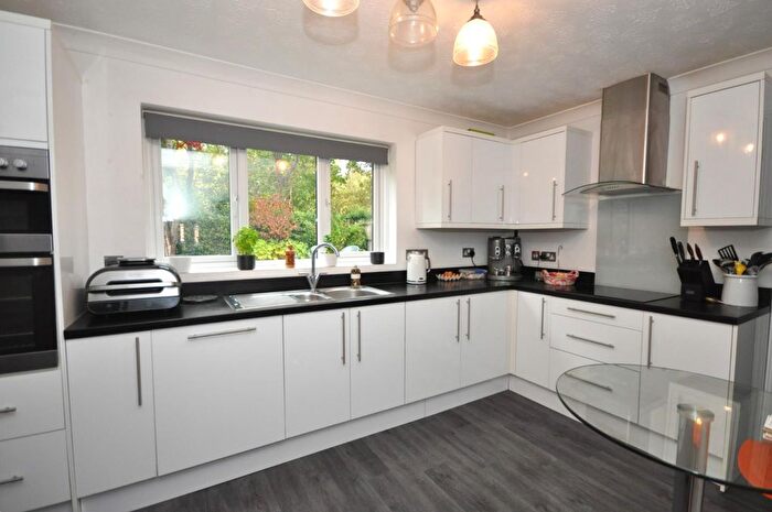 5 Bedroom Detached House For Sale In Laneside Hollow, Northampton, NN4