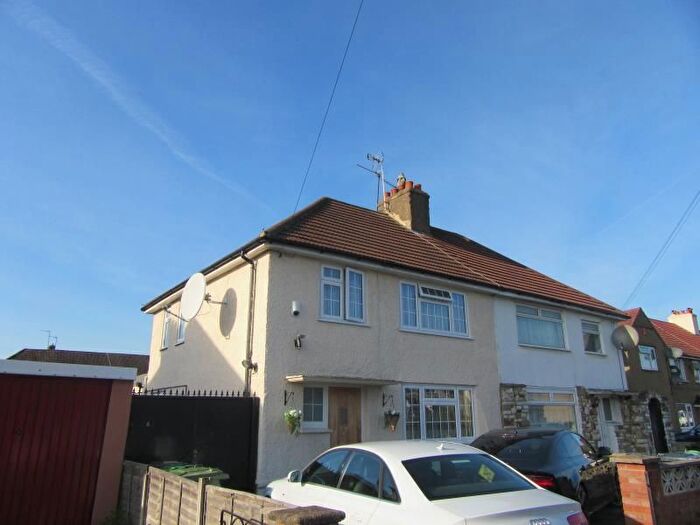 1 Bedroom Flat To Rent In Central Avenue, Waltham Cross, EN8