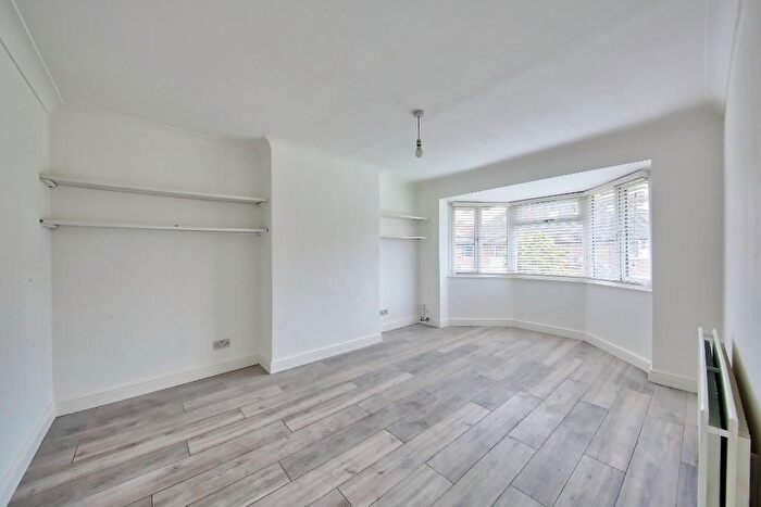 2 Bedroom Flat To Rent In Beaulieu Close, Twickenham, TW1