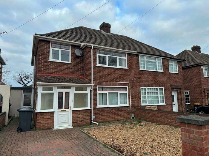 3 Bedroom Semi-Detached House To Rent In Hatfield Crescent, Bedford, MK41