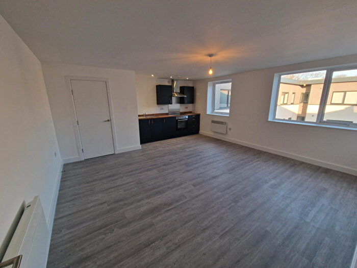 2 Bedroom Apartment To Rent In Bingley Rd, Bradford, West Yorkshire, BD9