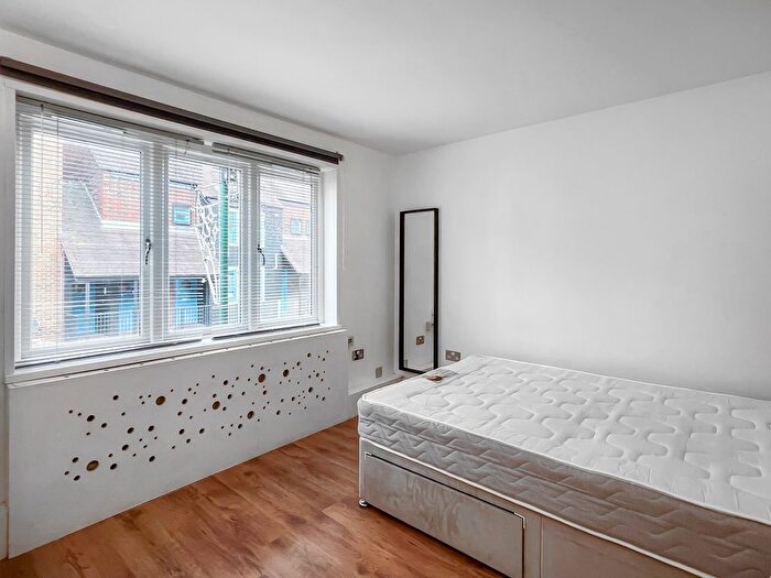 3 Bedroom Flat To Rent In Brick Lane, London, E1