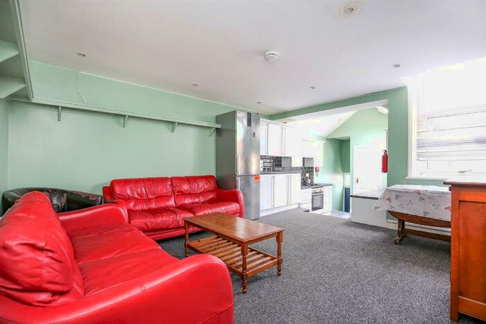 6 Bedroom Maisonette To Rent In Fairfield Road, Newcastle Upon Tyne, NE2