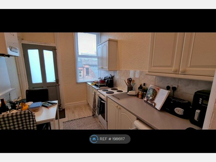 1 Bedroom Flat To Rent In Kirkstall Lane, Leeds, LS5