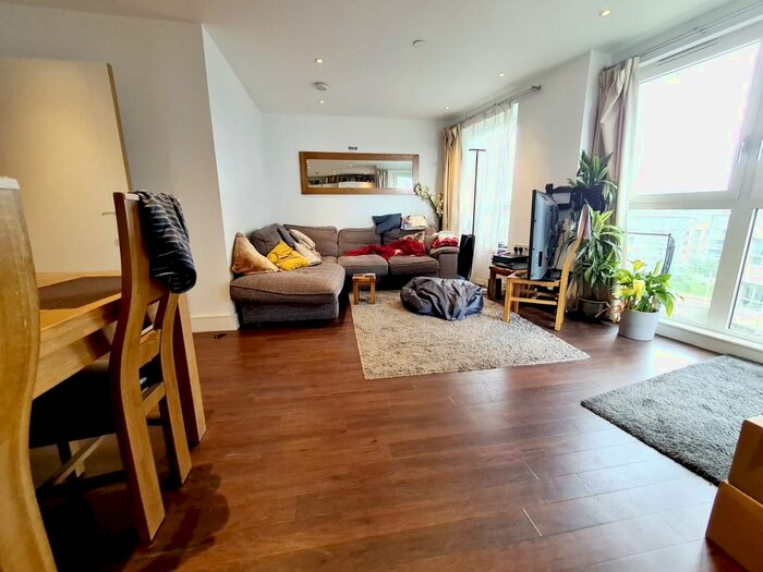 3 Bedroom Flat To Rent In Queensland Road, Drayton Park, N7