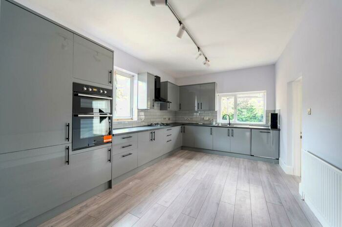 5 Bedroom Detached House To Rent In Mount Pleasant Road, Willesden Green, London, NW10