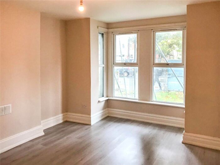 2 Bedroom Apartment To Rent In Argyll Road, Westcliff-on-Sea, Essex, SS0