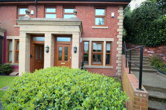 2 Bedroom Ground Flat To Rent In A Greno House Fitzwilliam Street, S64