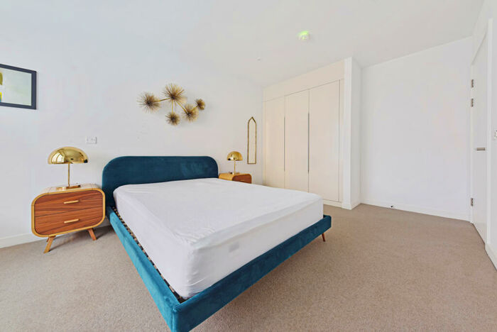 1 Bedroom Flat To Rent In Hurlock Heights, Deacon Street, SE17