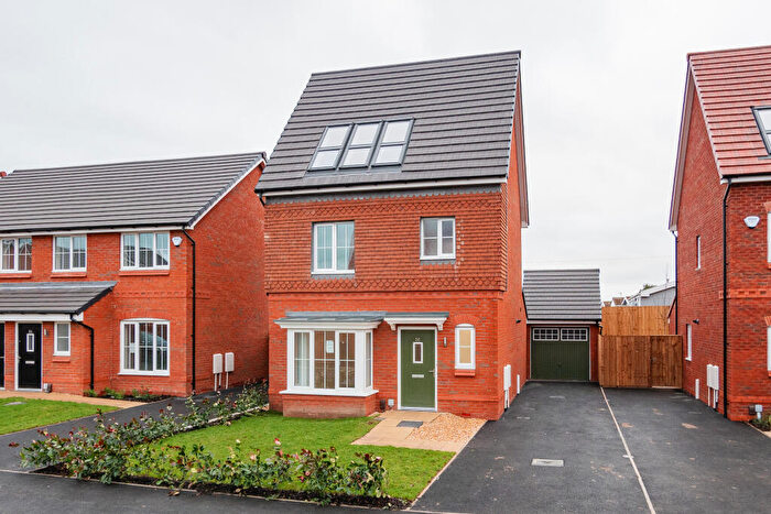 4 Bedroom House To Rent In Pollen Gardens, Warton, PR4