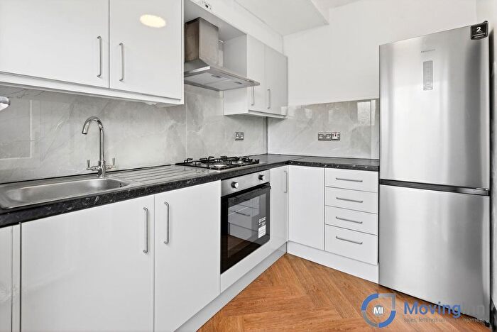 3 Bedroom Flat To Rent In Knollys Road, Tulse Hill, SW16