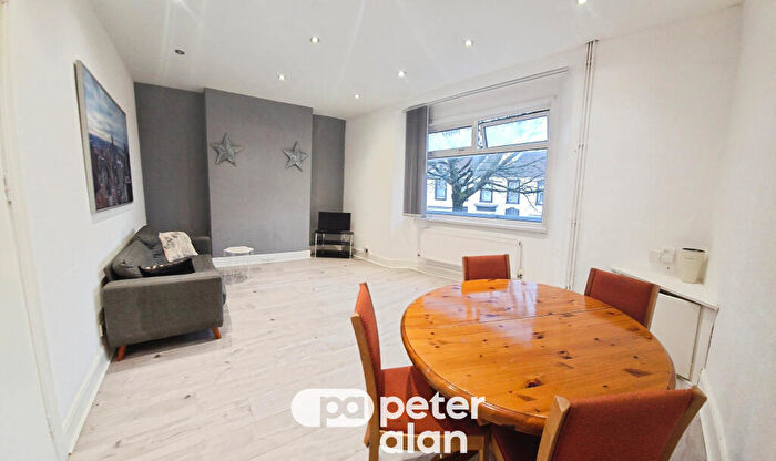 2 Bedroom Flat To Rent In Swansea, West Glamorgan, SA1