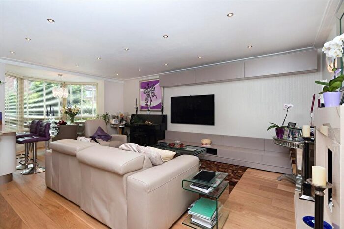 2 Bedroom Apartment To Rent In Queens Terrace, St John's Wood, London, NW8