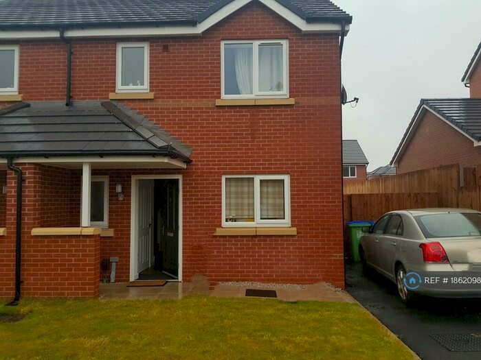 3 Bedroom Semi-Detached House To Rent In Briscoe Walk, Manchester, M24