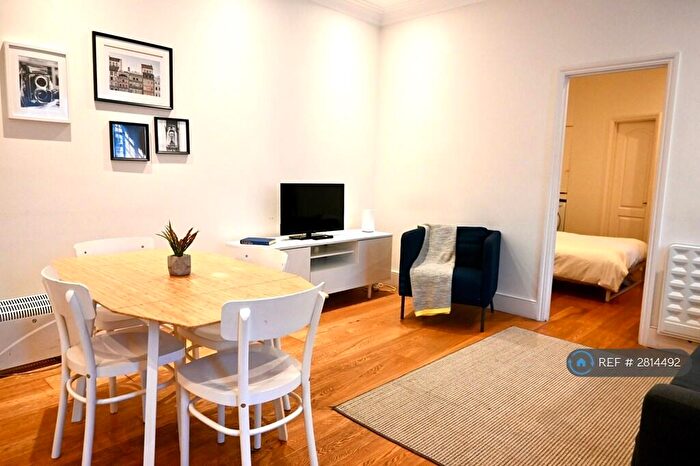 1 Bedroom Flat To Rent In St Peters Street, London, N1