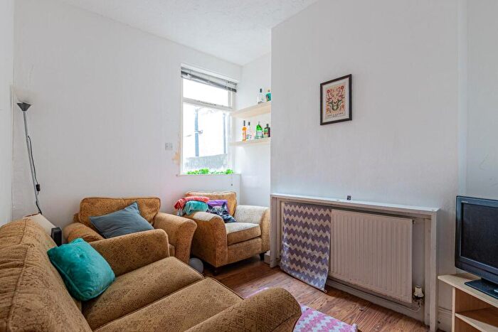 4 Bedroom House To Rent In Dogfield Street, Cathays, CF24