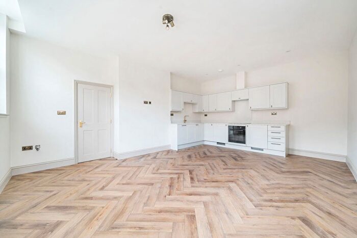 2 Bedroom Flat To Rent In Bells House, South Street, Farnham, GU9