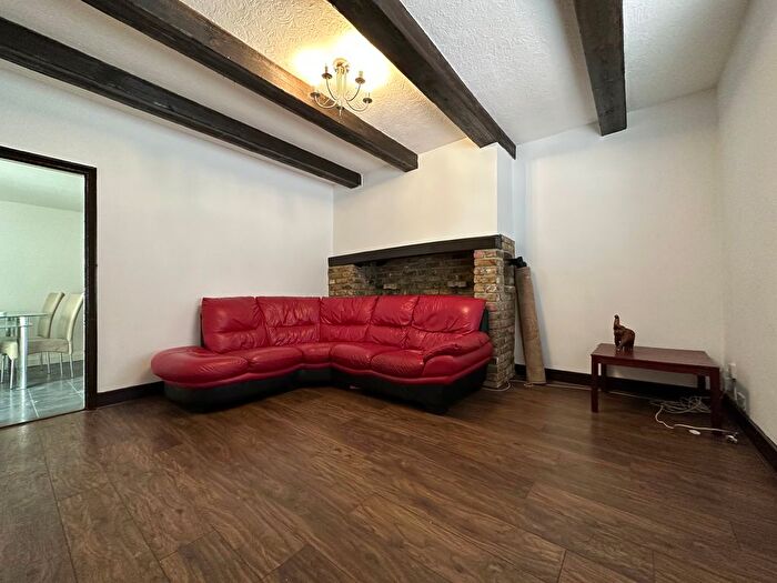 3 Bedroom Barn Conversion To Rent In Coulson Close, Dagenham, RM8