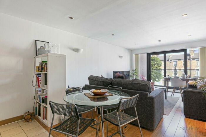 2 Bedroom Flat To Rent In Terrace Apartments, Drayton Park, London, N5