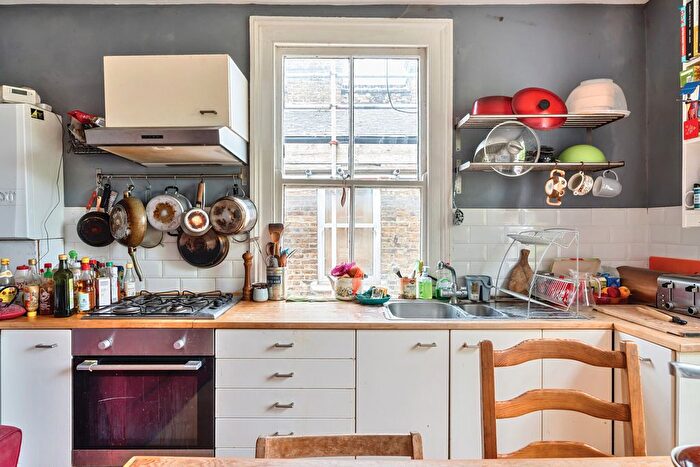 2 Bedroom Flat For Sale In Coldharbour Lane, Camberwell, London, SE5