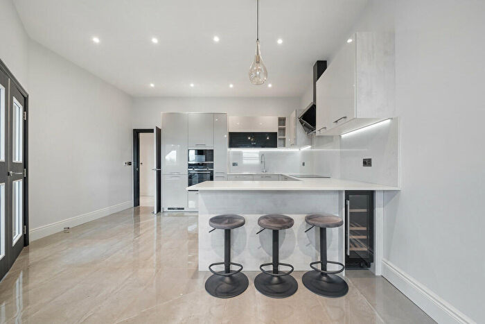 3 Bedroom Apartment To Rent In Bergamot House, Rowantree Road, Enfield, EN2