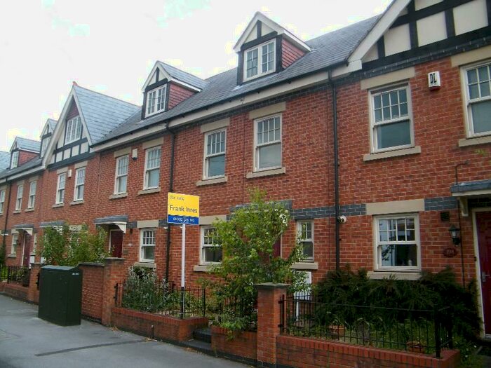 3 Bedroom Town House To Rent In Mansfield Road, Chester Green., DE1