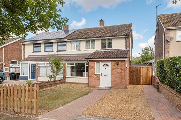 3 Bedroom Semi-Detached House For Sale In Haylands Way, Bedford, MK41